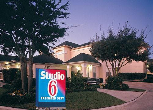 Suburban Studios Mentor Exterior photo